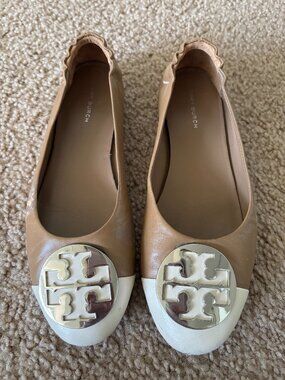 Tory Burch Claire Cap Toe Ballet Flats – Light Cream / Almond Flour